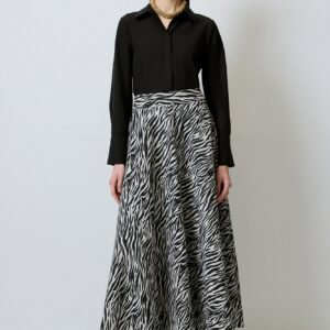 A CUT PATTERNED TABARDINE SKIRT